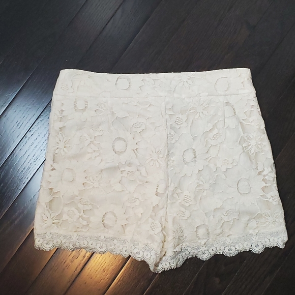 Max & Riley Ivory Lace Shorts - Picture 2 of 5
